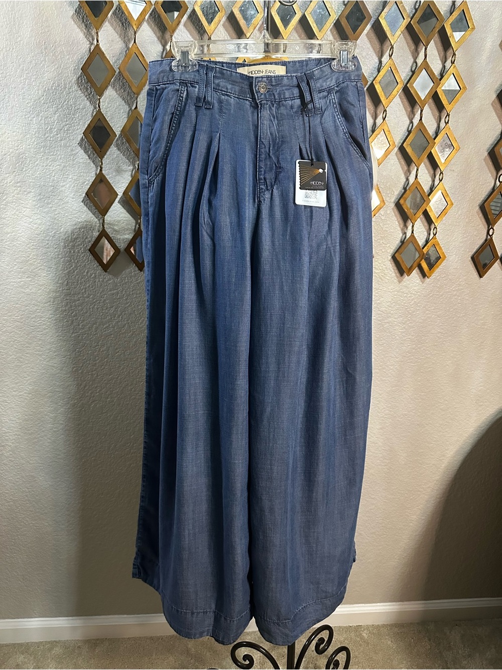 NWT Hidden Jeans Nori Tencel Pleated Wide Leg Pants